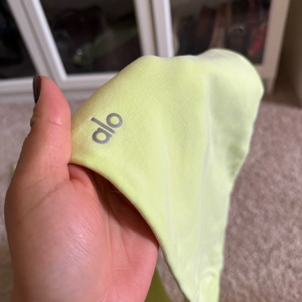 Alo Light Green Yellow Sweet Pants Size Medium - Picture 1 of 4